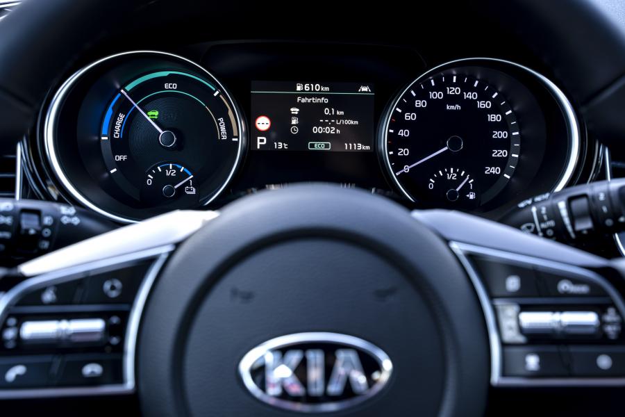 Панель приборов Kia Ceed Sportswagon PHEV 2019 года  (WW) (фото 38 из 42)